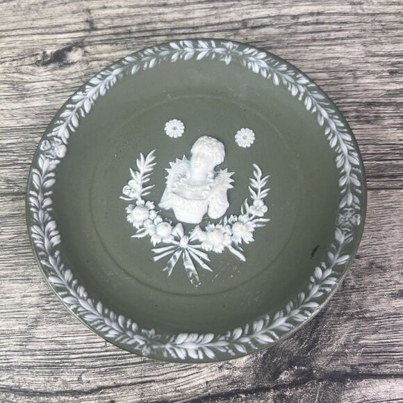 SCHAFER VATER Jasperware Green Bisque Wall Plaque Plate Woman Small Dish - Picture 1 of 4
